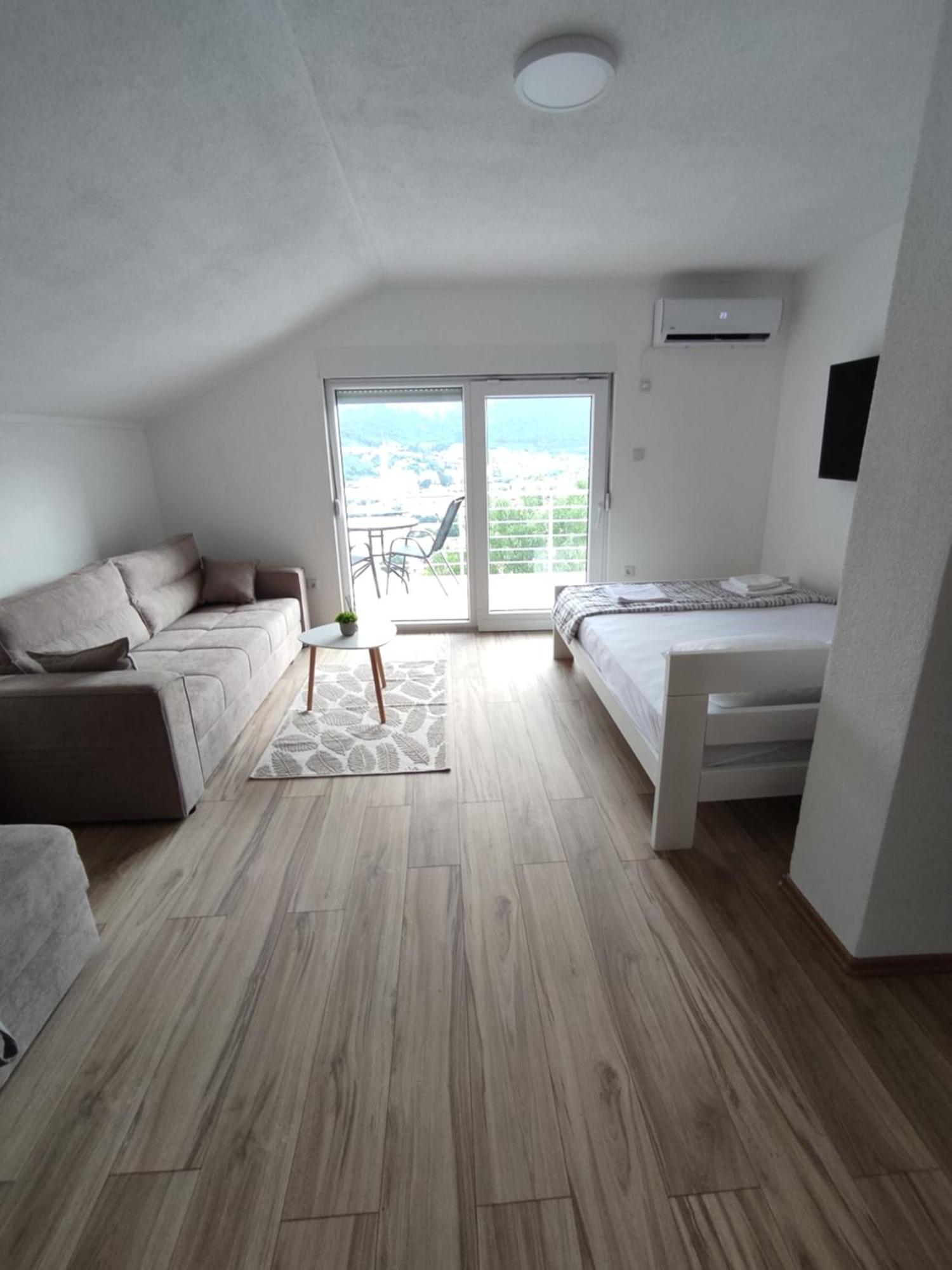 View Of The City - Studio Apartment โมสตาร์ ภายนอก รูปภาพ
